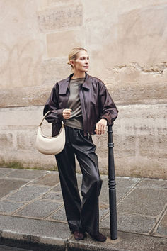 Kelly Rutherford spotted in Paris carrying the Luna Bag in ivory🤍🕊️ Kelly Rutherford, Vintage Hardware, Just Style, Innovative Fashion, Bag Design, One Bag, Experiential, Cowhide Leather, Official Store