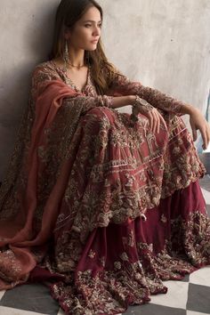 Mehndi Bride Dress, Nida Azwer, Mehndi Bride, Red Bridal Dress, Indian Wedding Outfit, Bridal Lehenga Collection, Estilo Hippy, Beautiful Pakistani Dresses, Bridal Dress Fashion