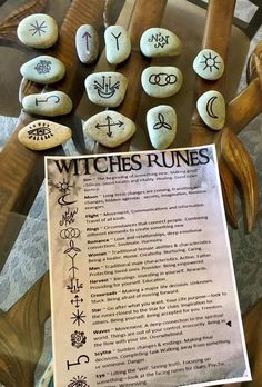 Diy Runes Stones, Witch Runes, Witchcraft Diy, Magic Tools, Stone Diy, Witch Supplies, Witchy Tips, Magia Das Ervas