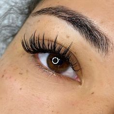 Classic Eyelash Extensions Wet Look, Bambi Lash Extensions, Bambi Eyelash Extensions, Fake Lashes Types, Natural Wet Look Lash Extensions, Wet Eyelash Extensions Look, Spiky Eyelash Extensions, Wet Look Eyelash Extension, Eyelash Extensions Wet Look