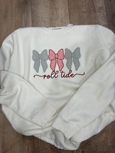 Super comfy unisex Gildan crewneck with Bow appliqué and Roll Tide  custom embroidery. Coquette Embroidery, Roll Tide Alabama, Alabama Roll Tide, Embroidery Sweatshirt, Roll Tide, Girls Bows, Custom Embroidery, Kid Stuff, Festival Season