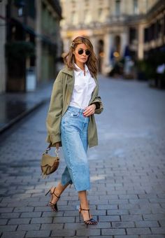 How To Style Wide Leg Jeans in 2024 — No Time For Style Moda Over 40, Gitta Banko, Outfit Chic, Cropped Wide Leg Jeans, Double Denim, Outfit Jeans