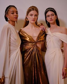 Greek Goddess Photoshoot, Egyptian Outfit, Dior Spring 2020, Dior Fashion Show, Greek Costume, Greek Beauty, Gala Events, Dior Haute Couture, Dior Couture