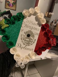 Graduation Cap Cap Mexican Ideas, Mexican Theme Cap Decoration, Senior Crown Ideas Mexican, Mexican Cap Designs, Chingona Graduation Cap, Graduation Hat Designs Mexican, Mexico Cap Graduation, Italian Graduation Cap, Graduation Caps Ideas Mexican