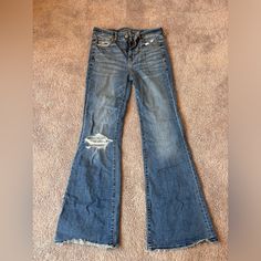 Light Wash Ae Ripped Flare Jeans, Never Worn Ripped Flare Jeans, Jeans Ripped, Jeans American Eagle, Jeans Color, American Eagle Outfitters Jeans, Ripped Jeans, Colored Jeans, Flare Jeans, American Eagle Outfitters