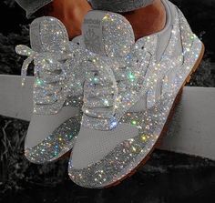 Joe Montana, Sparkly Shoes, Afrikaanse Mode, Silver Sneakers, Trending Art, Bling Shoes, Glitter Sneakers, Fresh Shoes