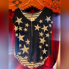 Women's Black Star Print Never Worn Black Star Print Top For Spring, Black Star Print Tops For Spring, Black Tops With Star Print For Spring, Casual Black Top With Star Print, Black Star, Star Print, Top Blouse, Womens Tops, Black And White