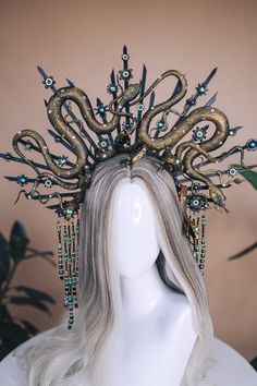 Cone Heads Costume, Medusa Couple Costume, Uncommon Halloween Costumes, Medusa Costume Outfit, Medusa Accessories, Diy Medusa Costume, Medusa Mask, Medusa Crown, Egyptian Halloween Costume