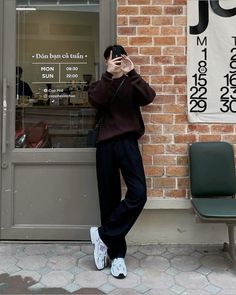 Black Trousers Outfit Winter, Trousers Outfit Winter, Baguio Outfit, Black Trousers Outfit, Korean Street Fashion Men, Haikyuu Cosplay, Korean Pants, Guys Fashion Casual, Asian Men Fashion