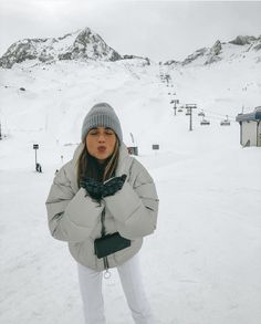 Mode Au Ski, Ski Fits, Ski Pics, Fashion 23, Travel Fashion Winter, Ski Clothes, Winter Mood, Snow Trip, Winter Inspo