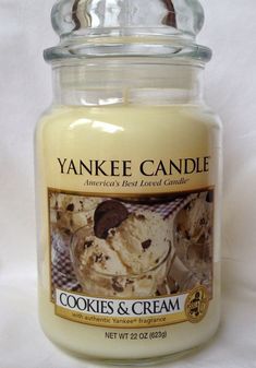 yankee candle jar with cookies and cream inside