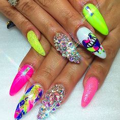 @shesguru Bright Manicure, Art Designs Ideas, Super Cute Nails, Med Tech, Nail Candy, Pretty Nail Designs, Get Nails, Beautiful Nail Designs