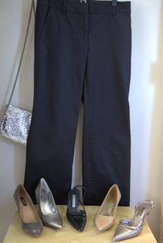 Shoes With Dress Pants, Womens Navy Suit, Navy Pants Outfit, Navy Dress Shoes, Navy Pants Women, Grey Pants Outfit, Pants Outfit Work, What Shoes To Wear, Plaid Pants Women