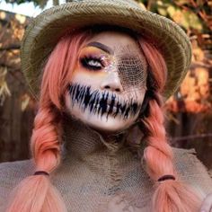 Scary Scarecrow Face Paint, Evil Scarecrow Makeup, Spooky Scarecrow Makeup, Scarecrow Costume Scary, Scary Scarecrow Costume Women, Scarecrow Ideas Costume, Scary Scarecrow Makeup Women, Glam Scarecrow, Halloween Scarecrow Ideas