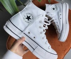 Converse Outfits, Trendy Shoes Sneakers, Dr Shoes, Jordan Shoes Girls, Cute Nike Shoes, Cute Sneakers, Fresh Shoes, White Converse, Hype Shoes