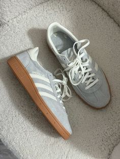 Adidas Trendy Shoes, Samba Shoes, Basket Style, Pretty Shoes Sneakers, Shoe Wishlist, Girlboss Fashion, Adidas Spezial, Shoe Inspo, Aesthetic Shoes