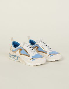 Flame Sneaker SFACH00681 Blau/Ecru - Sneaker | Sandro Paris Blue Trainers, Service Women, Sandro Paris, Mens Spring, Material Girls, Nike Huarache, Shoes Trainers, Saucony Sneaker, Shoe Box