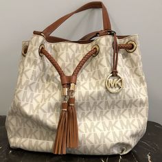 Michael Kors Bag 100% Leather Bags Michael Kors, Michael Kors Bag, Michael Kors, Bag Lady, Cream, Leather, Women Shopping, Color