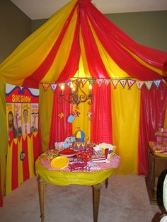 a circus themed birthday party with lots of decorations