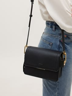 Beautiful Cute Purses For Teens Small Black Shoulder Purse, Black Leather Crossbody Purse, Black Purse Crossbody Casual, Cute Purses Crossbody Casual, Designer Black Cross Body Bag, Black Cross Body Purse, Simple Black Purse, Crossbody Black Bag, Side Purse For Women