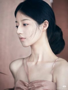 Artis China, Soft Makeup Looks, 얼굴 드로�잉, Creative Hairstyles, Portrait Inspiration, Model Photography, Woman Face