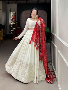 Latest Traditional Dresses, White Lehenga Choli, Indian Bridesmaid Dresses, White Lehenga, Georgette Lehenga, Real Images