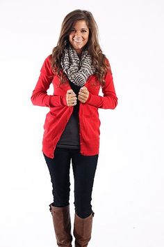 Everyone needs a cardigan like this!!! From the color to the fit, this is a piece you NEED in your closet. Just throw this on over almost anything for a casual outfit. The pockets on the front add the perfect trendy detail. Wear this buttoned up for a preppy look, or leave it open for more of a relaxed look. Cute Christmas Outfits, Winter Mode, Mode Casual, Red Cardigan, The Grove, Beauty And Fashion, Winter Holiday, Look At You, Fashion Mode