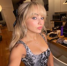 Sabrina Carpenter Style, Sabrina Carpenter, Hairstyles With Bangs, Selena Gomez, Hair Inspiration