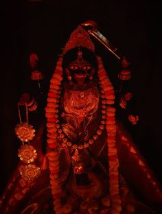 an idol is displayed in a dark room