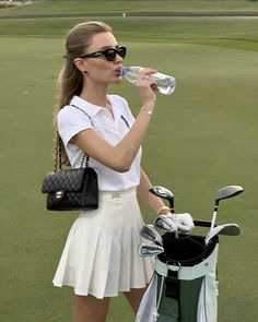 Girl boss golfer, glam babe, female woman golfer, black chanel purse, white pleated golf skirt Old Money Style Girl Summer, Rich Athletic Outfits, Rich Girl Aesthetic Outfit Summer, Preppy Ivy League Aesthetic, Summer Aesthetic Outfit Women, Golf Skirts Outfit, Southern Old Money Outfits, Preppy With An Edge Outfit Aesthetic, Old Money Golf Outfit Women