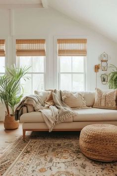 Boho Rugs: 10 Ways to Style Your Living Room Lounge - Melanie Jade Design Boho Living Room Furniture, Neutral Boho Living Room, Beige Mom, Boho Living Room Decor Ideas, Upstairs Lounge, Bohemian Living Room Ideas, Boho Style Living, Jade Design