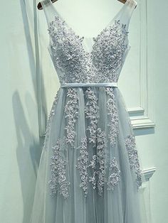 A-Line/Elegant Sleeveless V-neck Tulle Applique Floor-Length Prom Dresses Tulle Applique, Grey Prom Dress, Long Formal Gowns, Pretty Wedding Dresses, V Neck Prom Dresses, Floor Length Prom Dresses, Prom Dresses Sleeveless, Lace Bridesmaid Dresses, Applique Dress