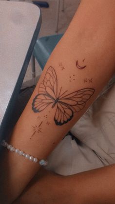 Fiiz e ameei muitoo🥰💖 Minimalistic Tattoo Ideas, Minimalistic Tattoo, Tattoos To Cover Scars, Writing Tattoos, Spine Tattoos For Women, Tattoo Flash Sheet, Pretty Tattoos For Women, Shoulder Tattoos For Women