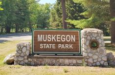 there is a sign that says muskegon state park