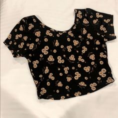 Bnwt. Sunflower Print Crop Top. Osfm Black Retro Summer Tops, Black Short Sleeve Crop Top For Spring, Trendy Floral Print Patterned Tops, Black Printed Crop Top For Spring, Casual Black Printed Crop Top, Chic Black Floral Print Tops, Black Printed Crop Top, Black Floral Cotton Top, Fitted Black Floral Print Tops