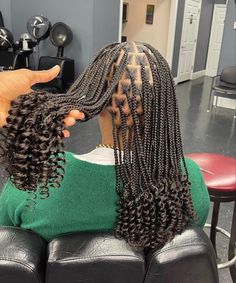 Short Medium Knotless Braids With Curls, Short Box Braids Hairstyles, Braided Hairstyles For Black Women Cornrows, Short Box Braids, Big Box Braids Hairstyles, Girl Hairstyle, African Hair Braiding Styles, Long Box Braids, Box Braids Hairstyles For Black Women