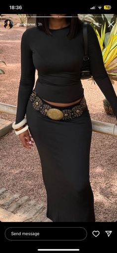 Dark Fashion Outfits, Kimono And Skirt Outfit, Classy Cool Outfits, Mini Skirt Curvy Outfit, Minimalist Black Outfit, Long Skirt Outfits For Summer Black, Black Skirt Long Outfit, Winter Outfits With Long Skirts, Maxi Skirt Fit