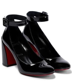 Louboutin Online, Look Grunge, Dr Shoes, Hippie Look, Aesthetic Shoes, Swag Shoes, Pretty Shoes