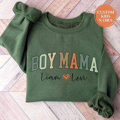 Personalized Boy Mama Sweatshirt Custom Mama Sweater With Kids Names Mothers Day Gift Mama Birthday Gift Momma Sweatshirt New Mom Crewneck Boy Mama Shirt Gift for Mama Gift Postpartum Gift Expecting Mom Gift Boy Mama Custom Christmas Gift for Mom of Boys Gift for Mother Birthday Gift The perfect vintage cozy sweatshirt for a stylish Boy Mama! This Personalized Boy Mama Sweatshirt With Kids Names makes the perfect Gift for Mama Birthday Gift or Mothers Day Gift for Mama. It's made from a soft, midweight cotton-blend fabric for easy layering when it gets chilly or throw it on alone for comfort. Full of style and comfort, we think this sweatshirt has all the qualities cool Mama could ever want. Runs true to size, but size up if you'd like a more oversized fit. *Please note - At this time, we Lettering Crew Neck Sweatshirt For Birthday, Graphic Print Sweatshirt For Birthday And Mother's Day, Mother's Day Birthday Graphic Print Sweatshirt, Personalized Crew Neck Sweatshirt For Birthday, Mother's Day Birthday Crew Neck Sweatshirt, Momma Sweatshirt, Mother's Day Sweatshirt With Name Print And Crew Neck, Mama Sweatshirt With Names On Sleeve, Mother's Day Custom Print Crew Neck Sweatshirt