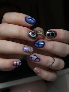 Simple Blue Nail Art, Chrome Short Nails Designs, Short Extra Nails, Dark Blue Short Nails, Extra Short Nail Designs, Y2k Short Nails, Short Y2k Nails, Masc Nails, Silver Tip Nails