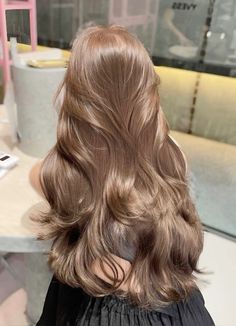 milk tea light ash brown japanese korean chinese xhs douyin hair dye inspo perfect goddess curls long layers hair goals mask shiny glossy healthy Beige Hair, Korean Hair Color, Brown Hair Looks, Brown Hair Inspo, Pretty Hair Color, Hair Dye Colors, American Beauty, Light Hair