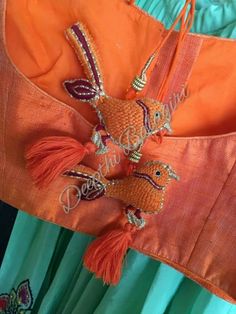 Blouse Dori Hangings, Tassels Fashion Clothing, Blouse Dress Outfit, Designer Tassels, Saree Tassels Designs, Saree Kuchu Designs, Saree Tassels, Lehenga Designs Simple, Lehenga Blouse Designs