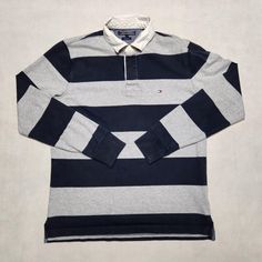 Very good condition. No major traces of use. No stains or holes. Small embroidered logo on front. Larger embroidered logo under collar. Stripes. Size: L Colour: Gray, Navy Material: 100% Cottton Made in Vietnam Dimensions: (A) Sleeve: 67cm / 26.3'' (B) Shoulders: 46cm / 18.1'' (C) Armpits: 56.5cm / 22.2'' (D) Belt: 53cm / 20.8'' (E) Waist: 53.5 / 21'' (F) Length: 70.5cm-73cm / 27.7''-28.7'' Dimension description: A- from the sleeve seam B- seam to seam C- armpit to armpit D- width at the very bo Long Sleeve Cotton Polo Shirt With Embroidered Logo, Long Sleeve Cotton Polo Shirt For Streetwear, Vintage Fits, Navy Gray, Grey Tee, Vintage Embroidery, Embroidery Logo, Rugby, Vietnam