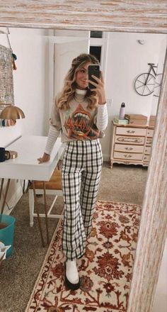 17 Fall Outfit Trends You'll Love to Try This Season | Her Track Fits Fall, Cute Teacher Outfits, Check Pants, Teaching Outfits, Estilo Indie, Elegante Casual, Trendy Fall Outfits, Fall Fits, Teacher Outfits