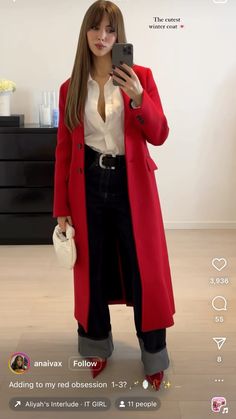 Red Coat Outfit Winter, Red Trench Coat Outfit, Red Outfit Winter, Outfit Vestido Rojo, Red Coat Outfit, Red Long Coat, Winter Coat Outfits, Rockstar Gf, Red Jumper