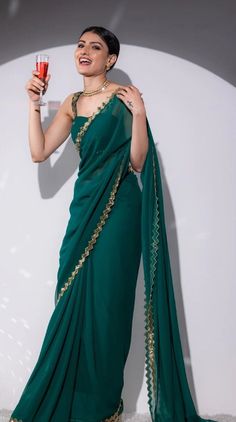 Sarees For Girls, Simple Saree Designs, Indian Sari Dress, Fashionable Saree Blouse Designs, Traditional Indian Dress, Desi Fashion Casual