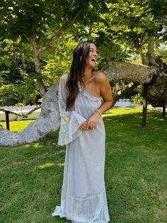 wedding guest looks | wedding guest outfit | wedding guest dress | wedding guest inspo | dress inspo | guest dress | elegant dress | wedding guest fashion Wedding Guest Fashion, Mumu Wedding, Maternity Bridesmaid Dresses, Outfit Wedding, Outfit Wedding Guest, Dress Wedding Guest, Dress Silver, Wedding Guest Looks, Bridesmaid Accessories