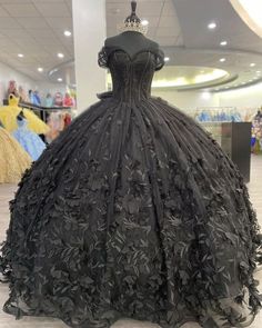 Dresses With Bow, Ball Gown Prom Dresses, Gown Prom Dresses, Black Quinceanera Dresses, Quinceñera Dresses, Black Ball Gown, Pretty Quinceanera Dresses, Dress Ball Gown, Quince Dress