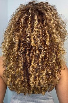 Curly hair cuttingcare and styling are what every curly hair girl should knowExplore our guide for the best tips and ideas Long Curly Cut With Layers, Honey Blonde Balayage Curly Hair, Layered Haircuts For Curly Hair, Natural Baddie, Curly Highlights, Curly Cut, Highlights Curly, Permed Hair, Textured Haircut