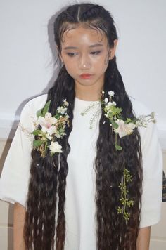 Flowers In Her Hair, Hair Reference, Black Natural Hairstyles, Grunge Hair, Pretty Hairstyles, Marilyn Monroe, Hair Goals, Her Hair, Hair Inspo